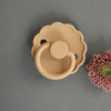 FRIGG Daisy Round Latex Pacifier Pale Daffodil