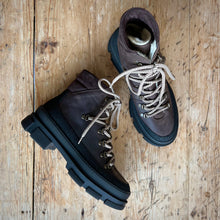  Women's Lace Up Boot - Black / Dark Brown