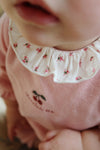 KONGES SLOJD MIFFA FRILL ONESIE MELLOW ROSE