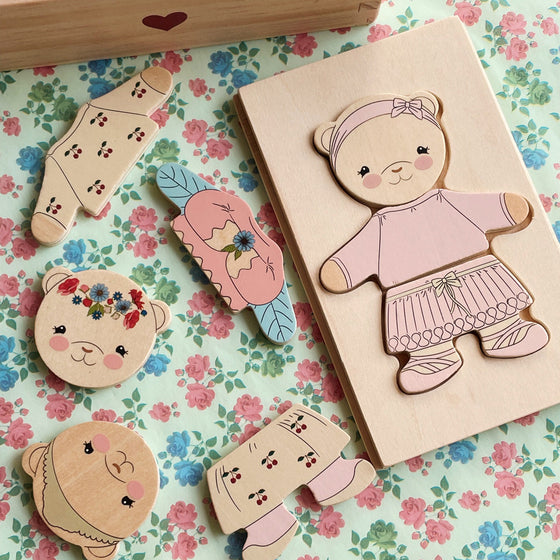 Konges Slojd WOODEN TEDDY DRESS UP PUZZLE DUSTY PINK