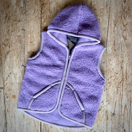 Sheep by the Sea Wool Teddy Fleece Hooded Gilet Lilac