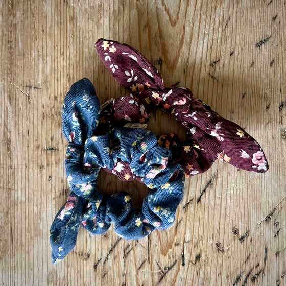 Siena Tiny flowers scrunchie Plum