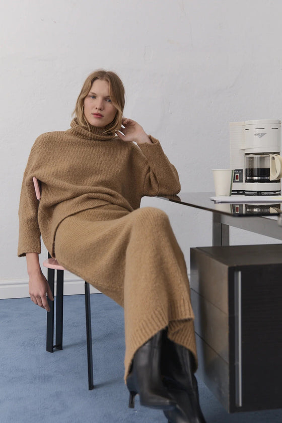 The New Society Ottawa Woman Jumper Suede Camel